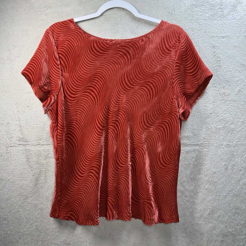 Velvet Shimmery, Half Sleeve Round Neck Top