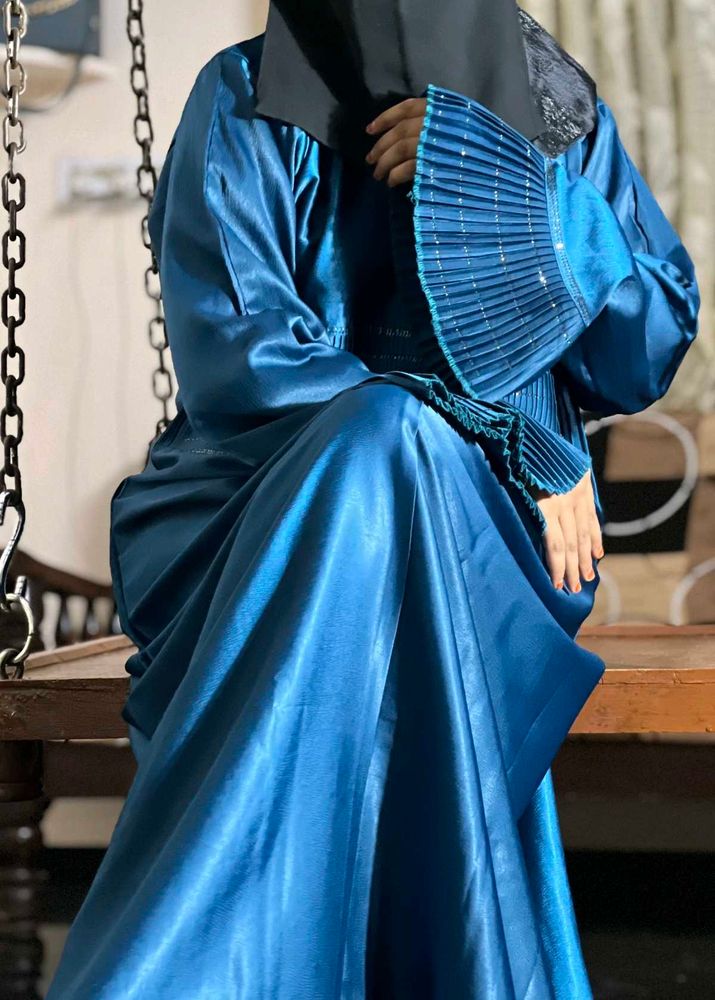 Sapphire Pleated Elegance Abaya