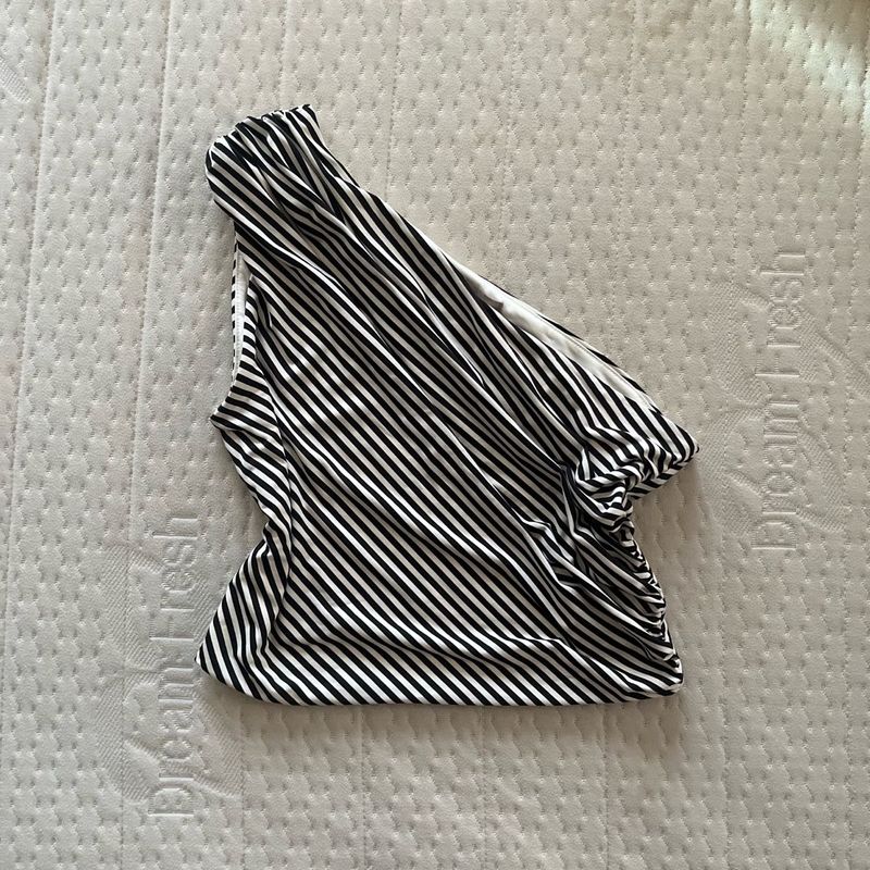 h&amp;m Striped One-Shoulder Top