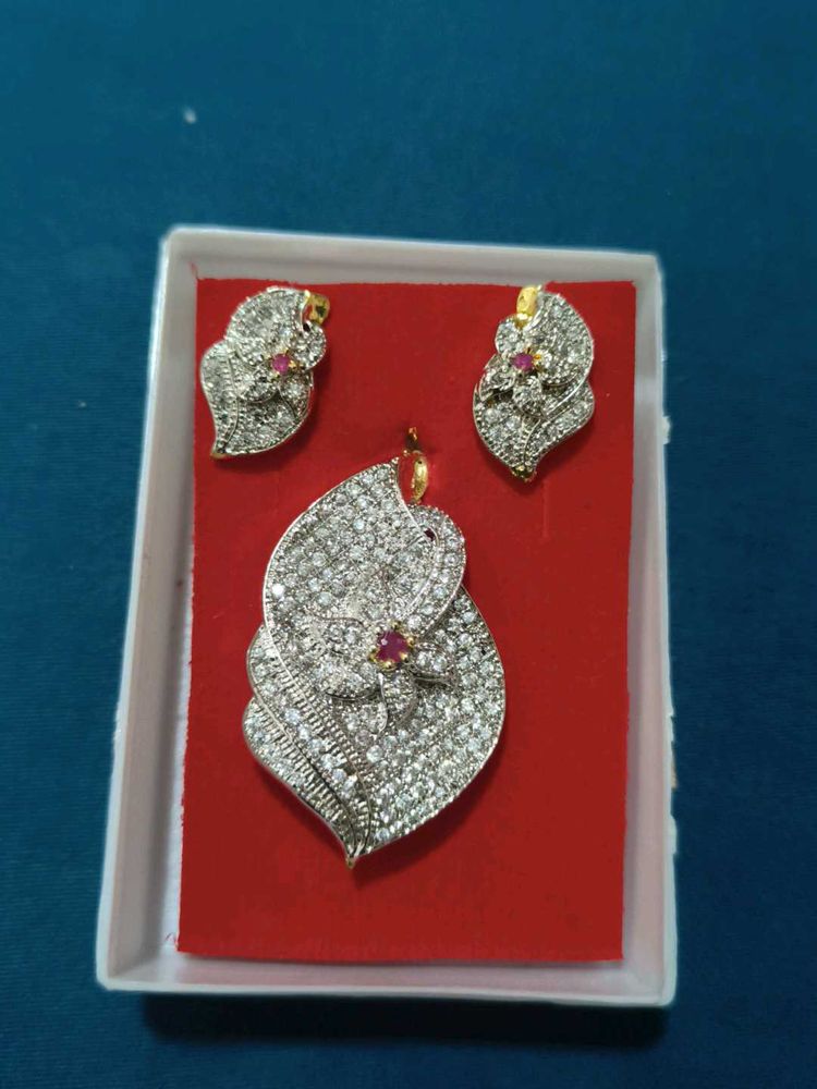 Brand New Pendent Set