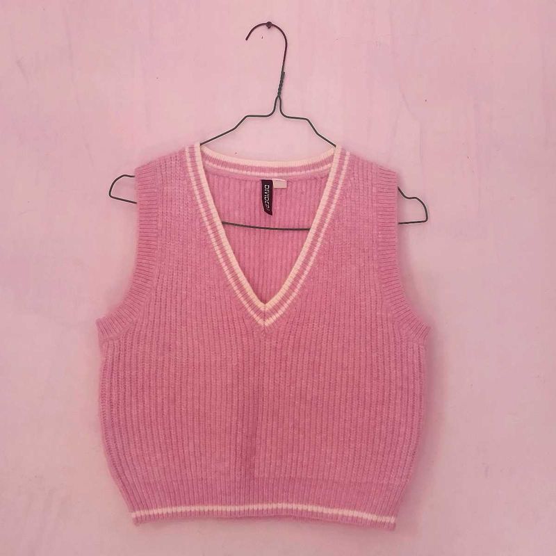 Knitted sweater vest in v-neck shape