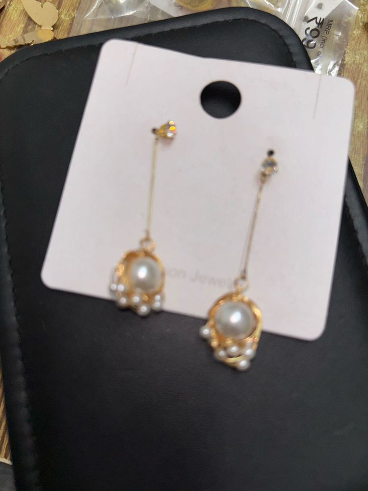 Pearl Dangling Earrings