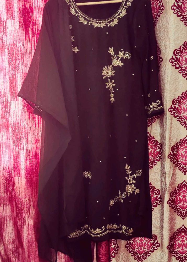 Elegant Green  &amp; Gold Embroidered Salwar Kameez