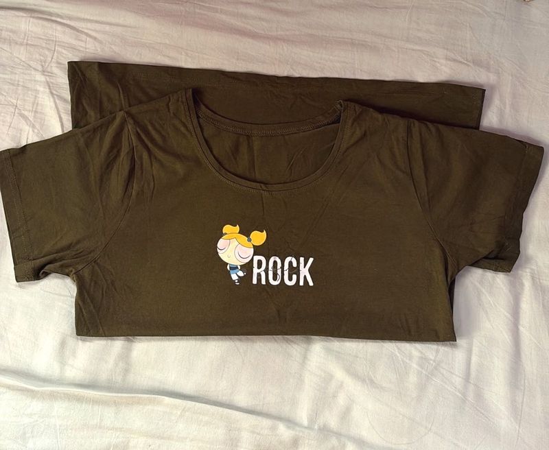 Green &#39;Rock&#39; Graphic Tee and shorts combo