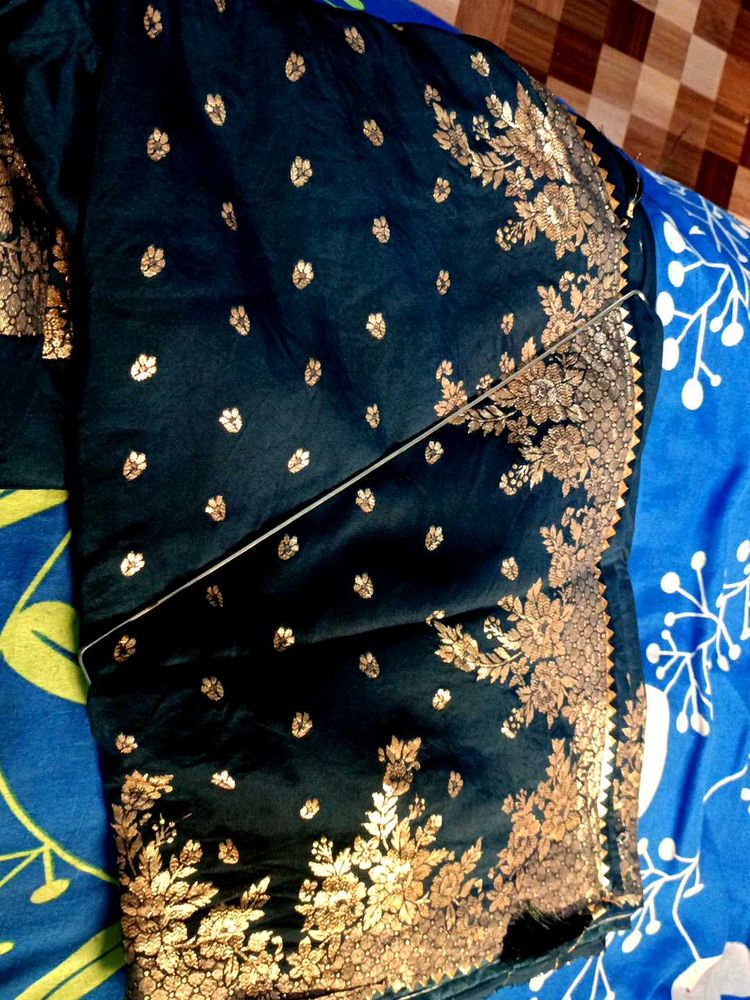 Elegant Dark Green &amp; Gold Sari Blouse Size 44 Inch