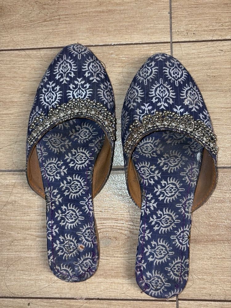Ethnic Blue Juttis
