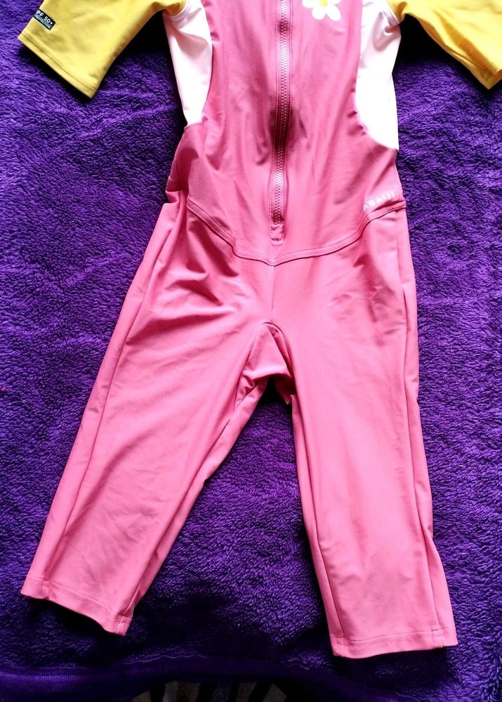 Girl&#39;s Sun Protection Swimsuit
