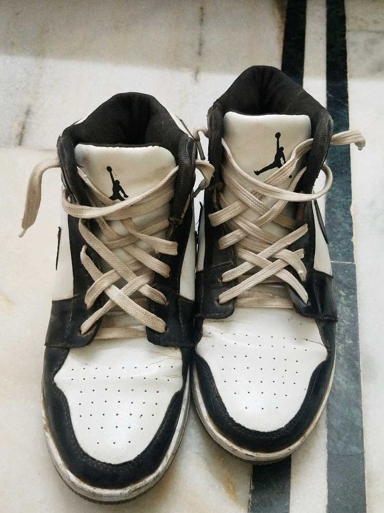 Air Jordan 1 Mid - Black &amp; White