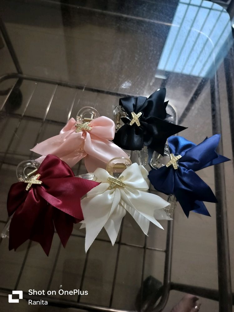 Beautiful bow clutures