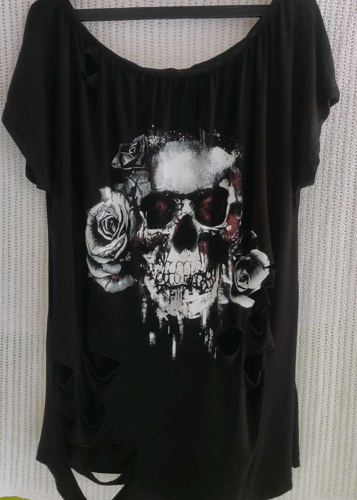 SHEIN Skull &amp; Roses Graphic Tee