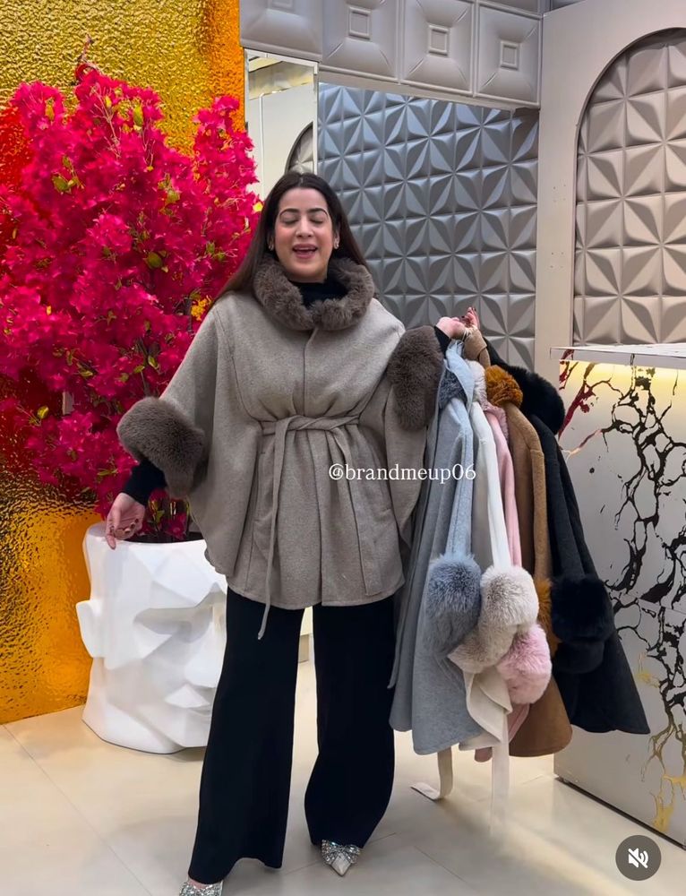 Elegant Fur Trim Cape Coat