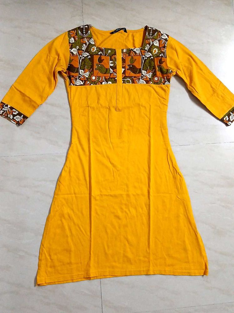 Women&#39;s Kurtha