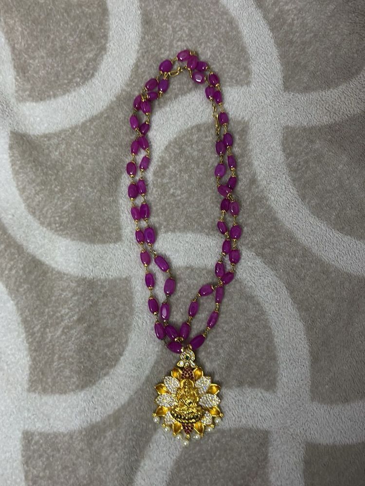 Elegant Beaded Necklace with Pendant