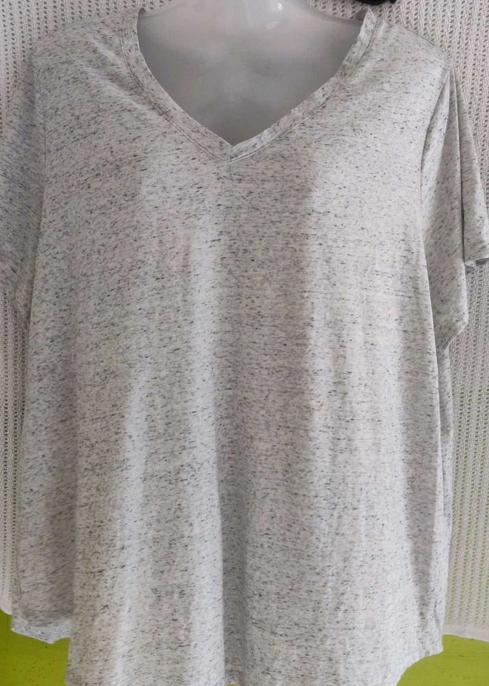 Old Navy Casual Grey V-Neck T-Shirt