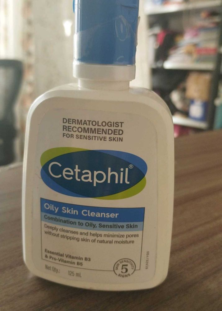 A Cetaphil Cleanser/ Face Wash