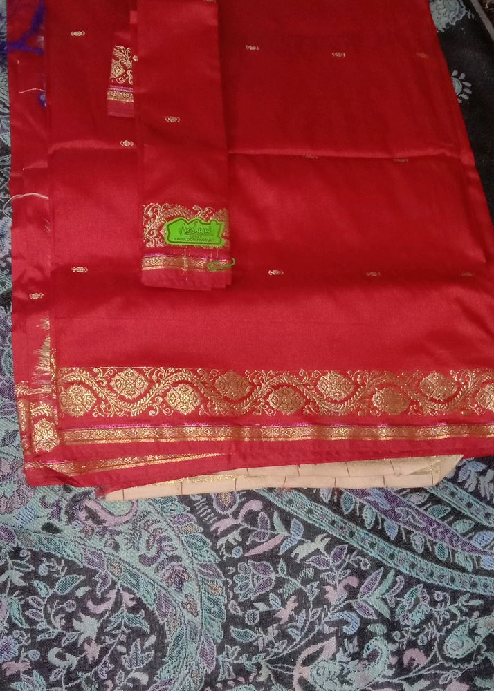 Red Saree With Blouse Peice