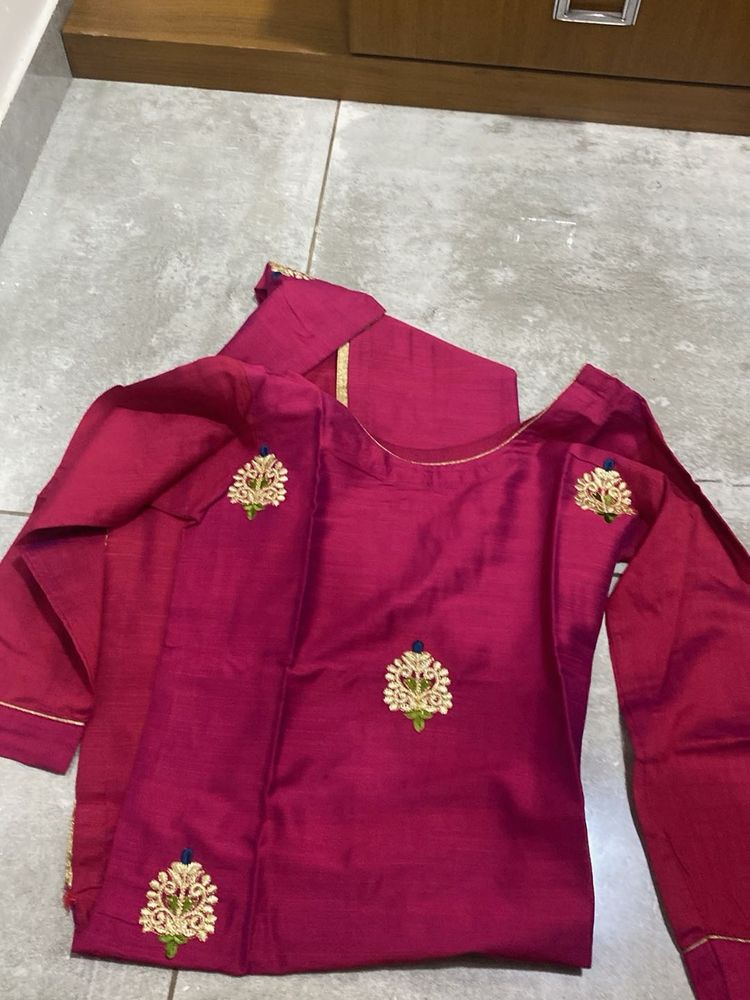 Elegant Pink Embroidered Kurta Set