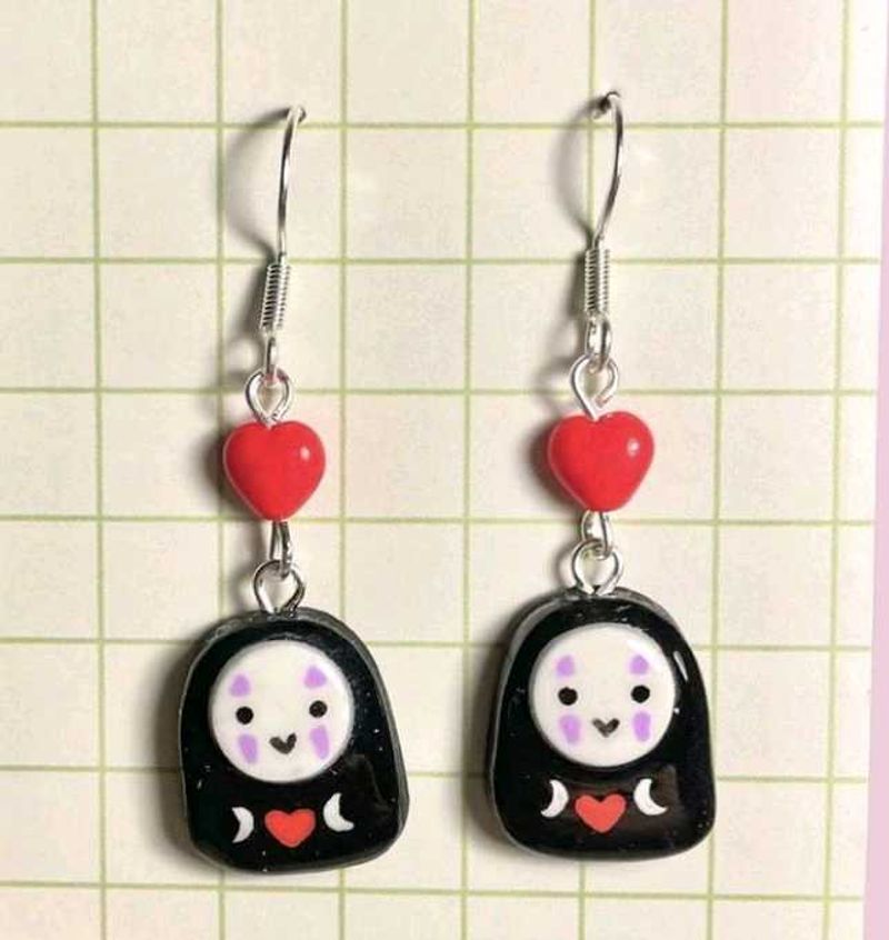 No Face Dangle Earrings