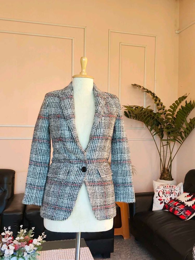 Beautiful Tweed Blazer - Classic Chic