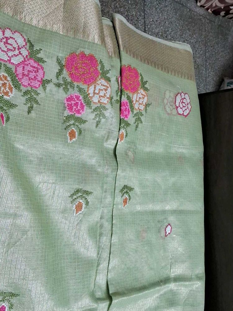 Elegant saree totally  new  with  blouse  piece