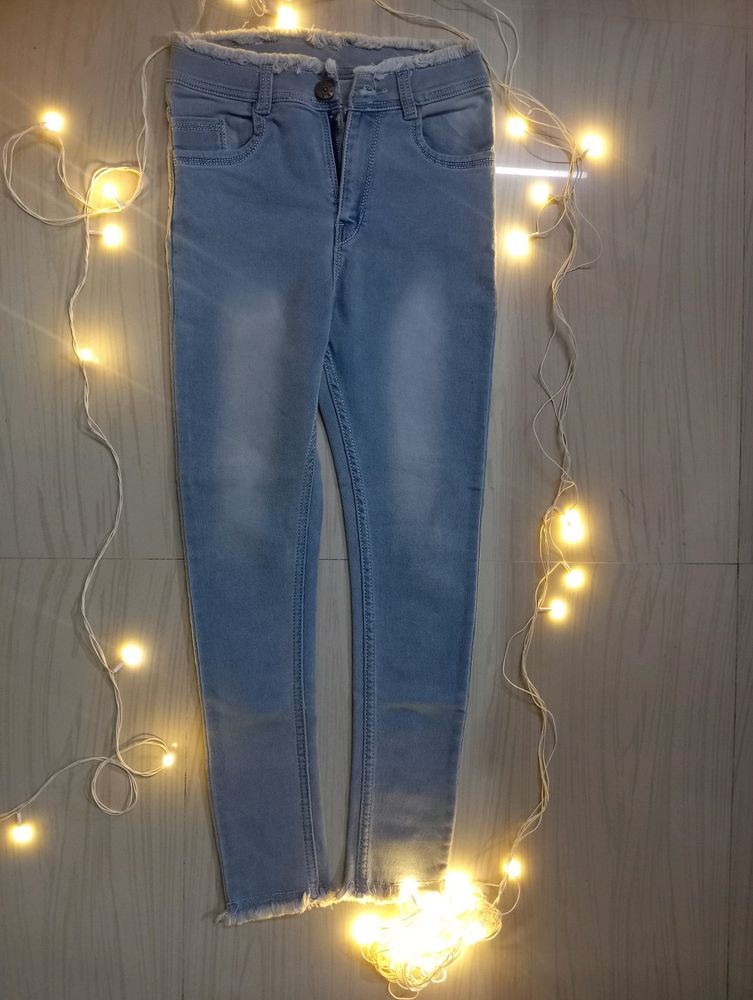 Light Wash Frayed Hem Jeans