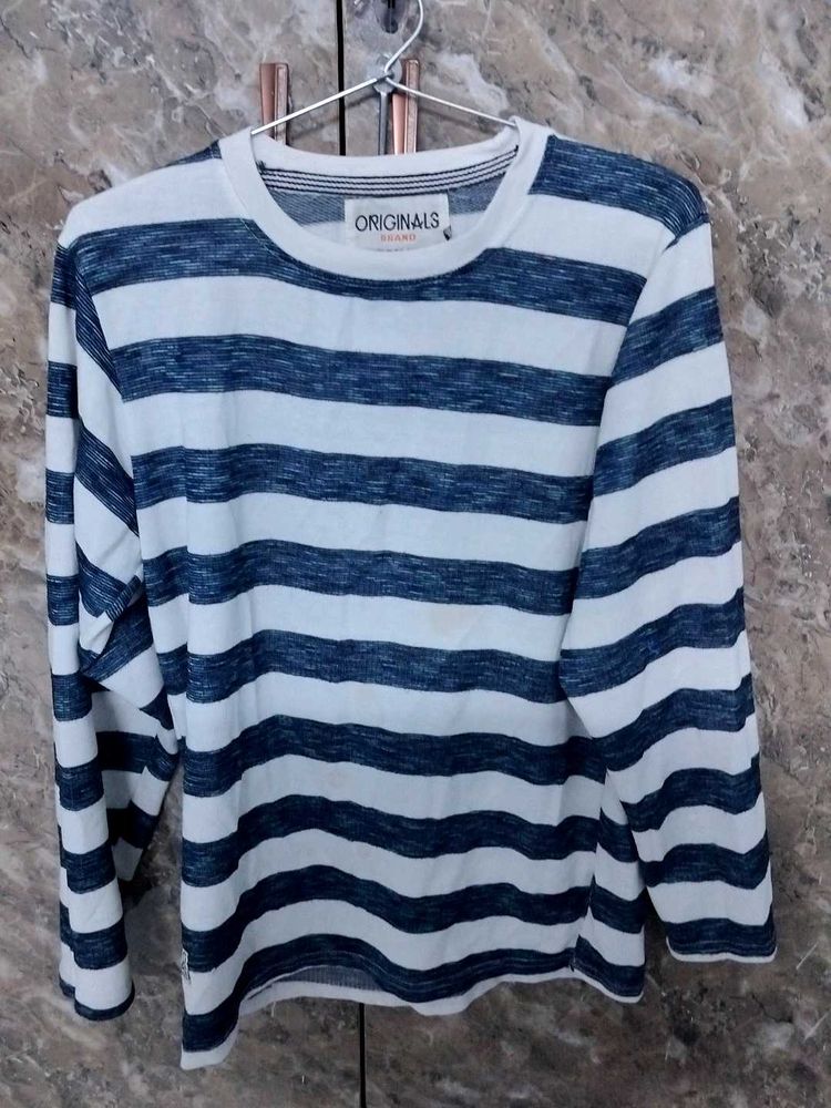 boyfriend style white blue tshirt