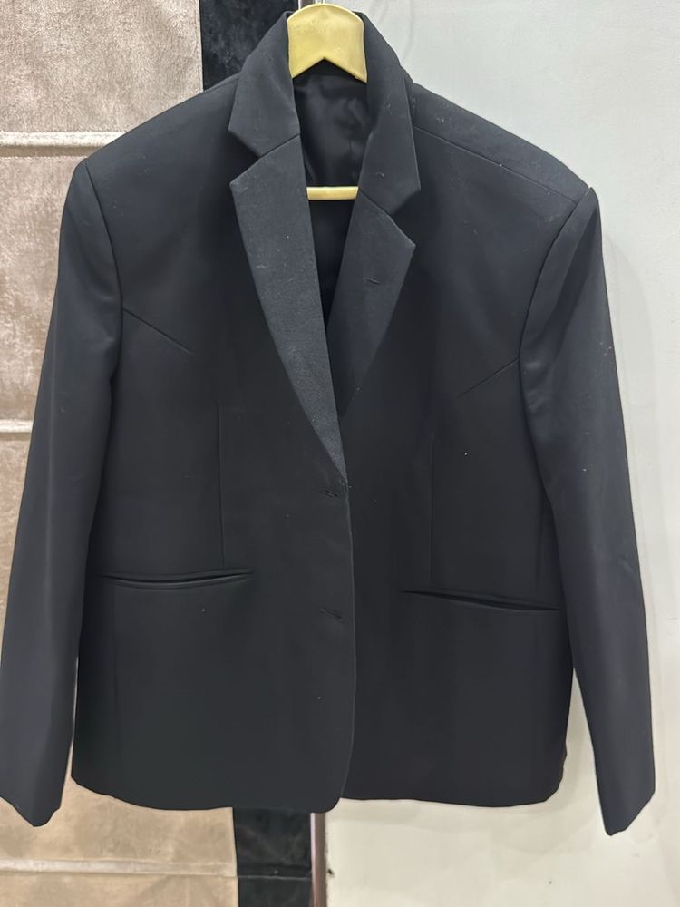 Stylish Black Blazer