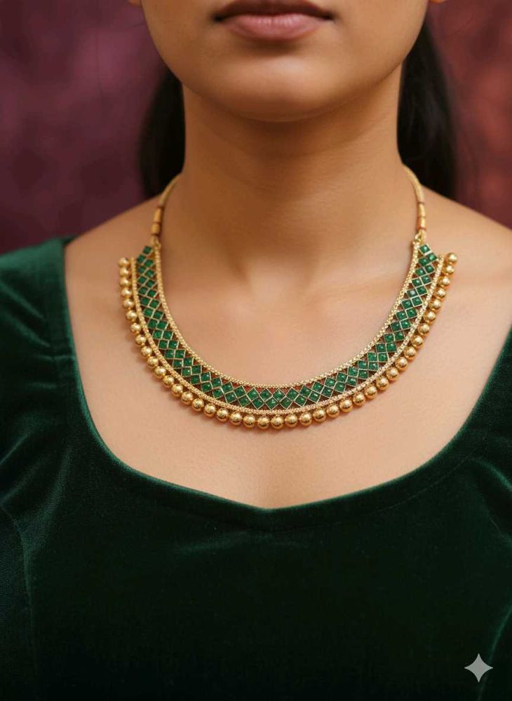 new unused .Green &amp; Gold Necklace