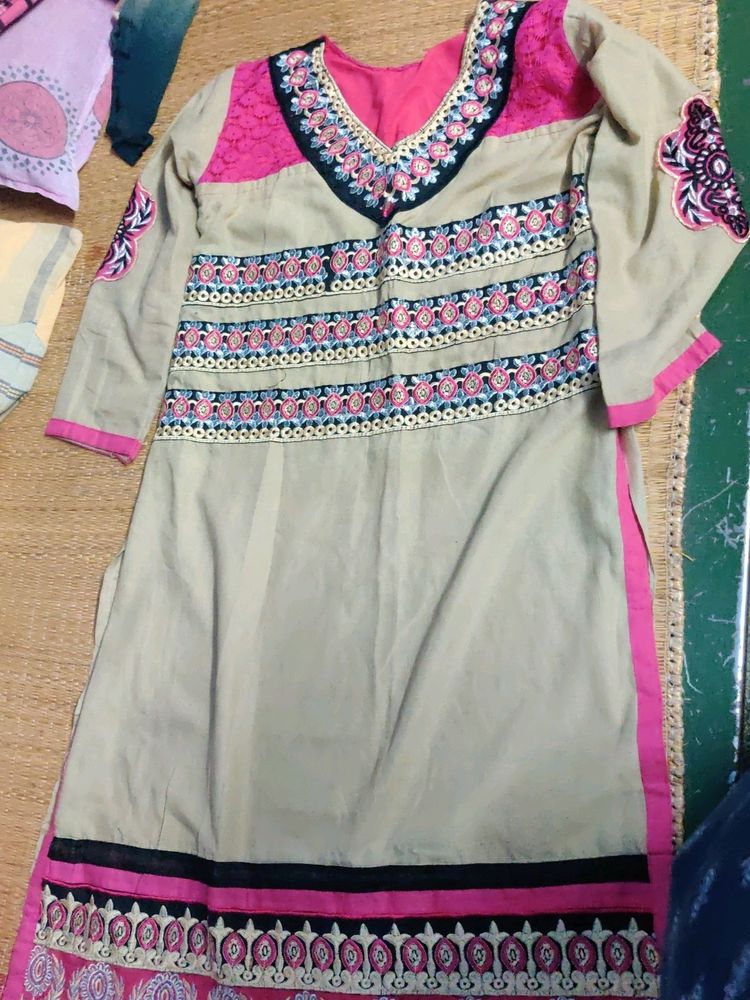 Readymade Chudidhar Set, Embroidered Chudi