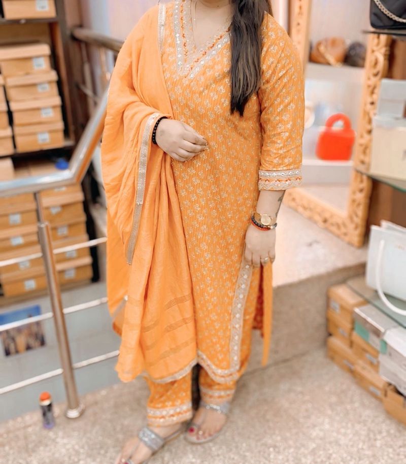 📌Sale📌Orange suit and pant with chunni.