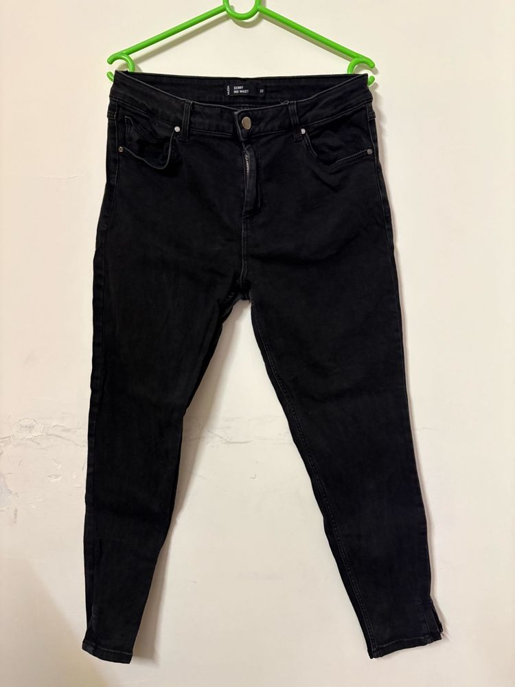 Westside Nuon - Stylish Black Denim Jeans
