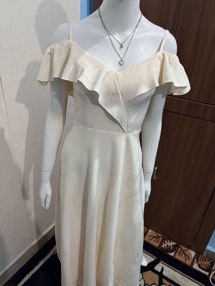 Elegant Off-Shoulder Dress