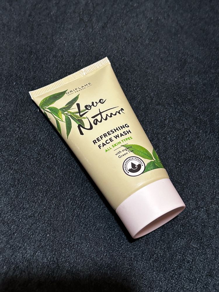 Oriflame Love Nature Refreshing Face Wash