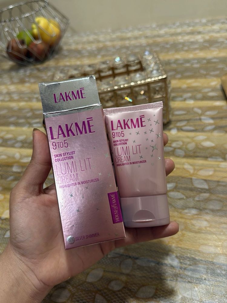 Lakme Lumi Lit Cream Highlighter