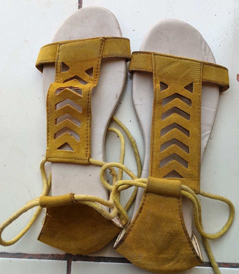 Yellow Galidator Sandals 🌻