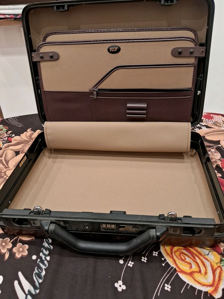 Vip Odyssey Suitcase