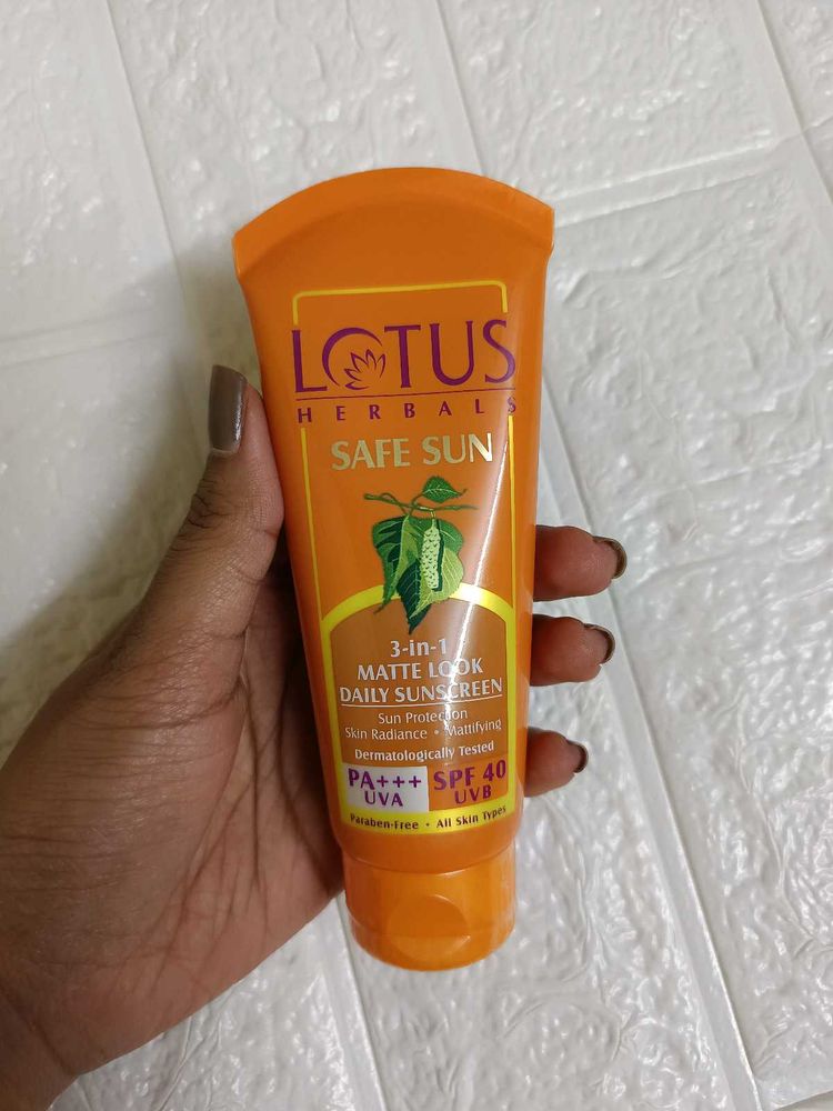 Lotus Herbals Safe Sun SPF 40