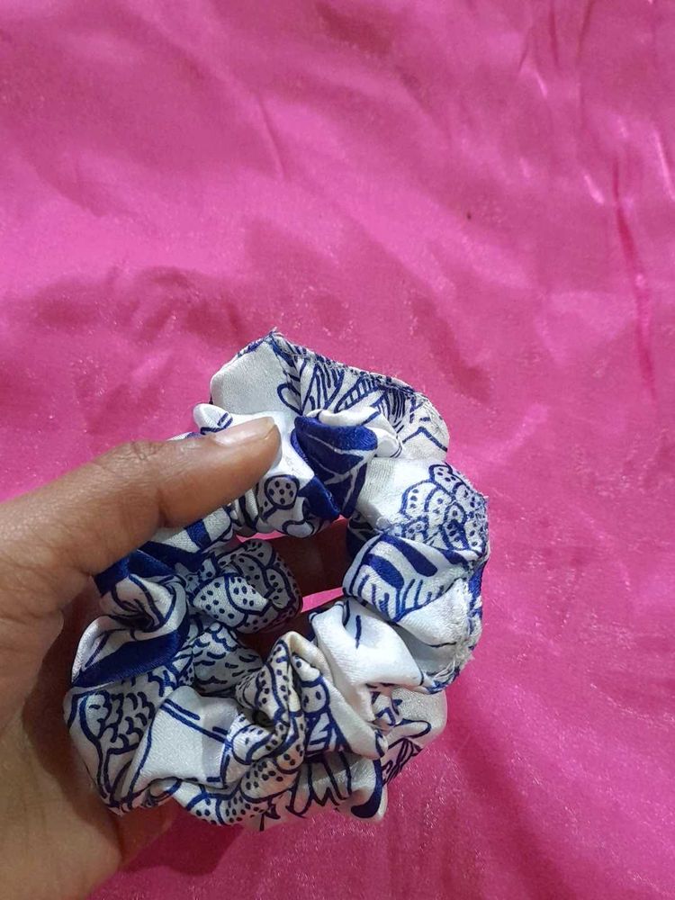 set of 5 Blue &amp; White Floral Scrunchies