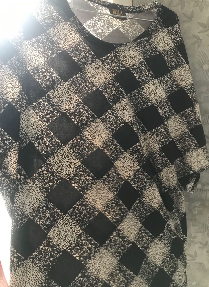 Bella Black &amp; White Top