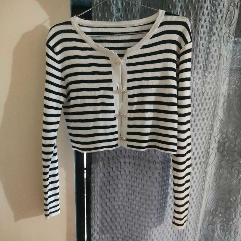 black n white sweater top