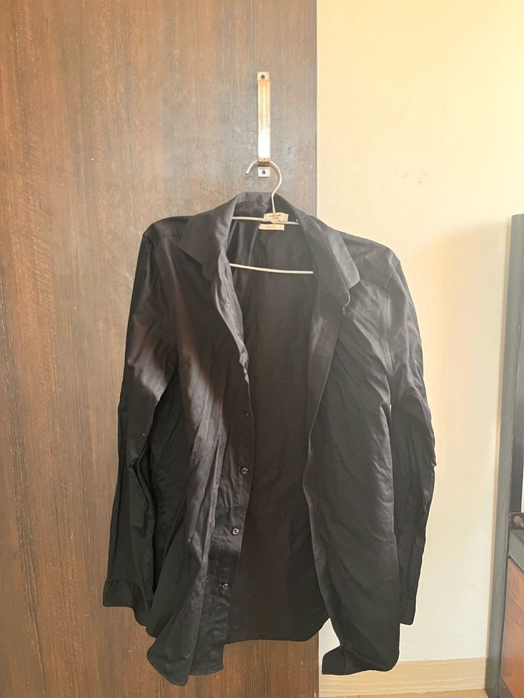 Men's Black Button-Down Shirt