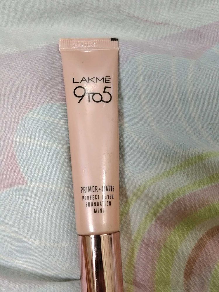 Lakme 9 to 5 Mini Foundation