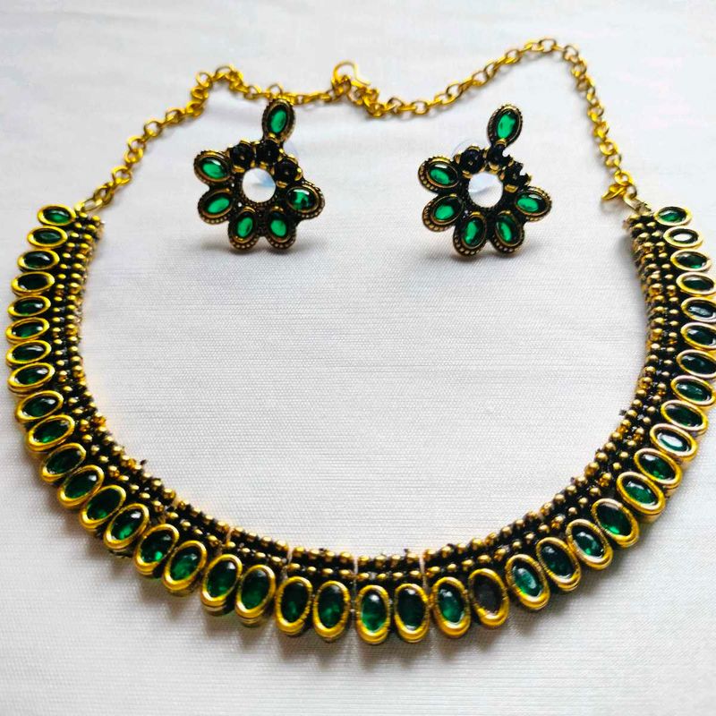 Green Stone Necklace Set