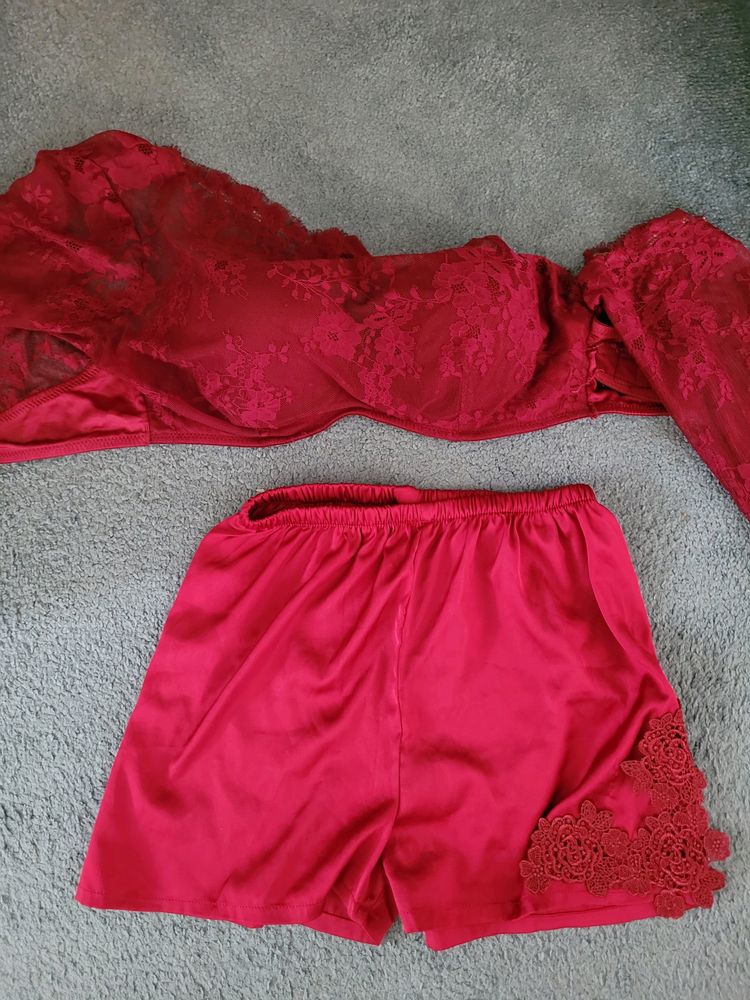 Bra W Sleeves &amp; Short Set