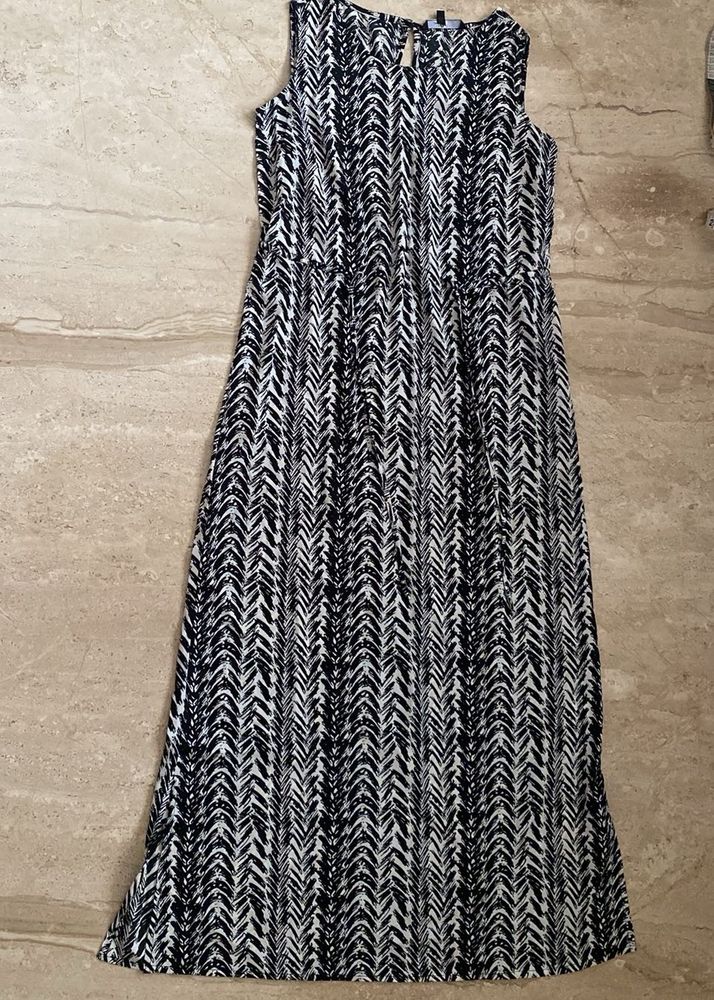 Chic Black &amp; White Maxi Dress