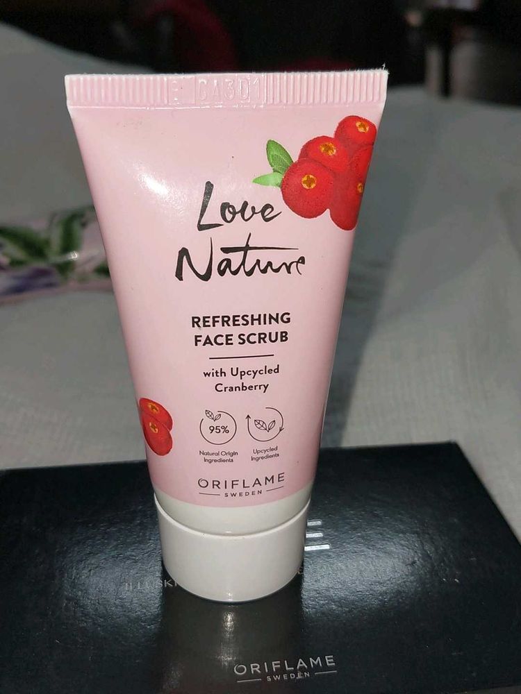 Oriflame Love Nature Face Scrub