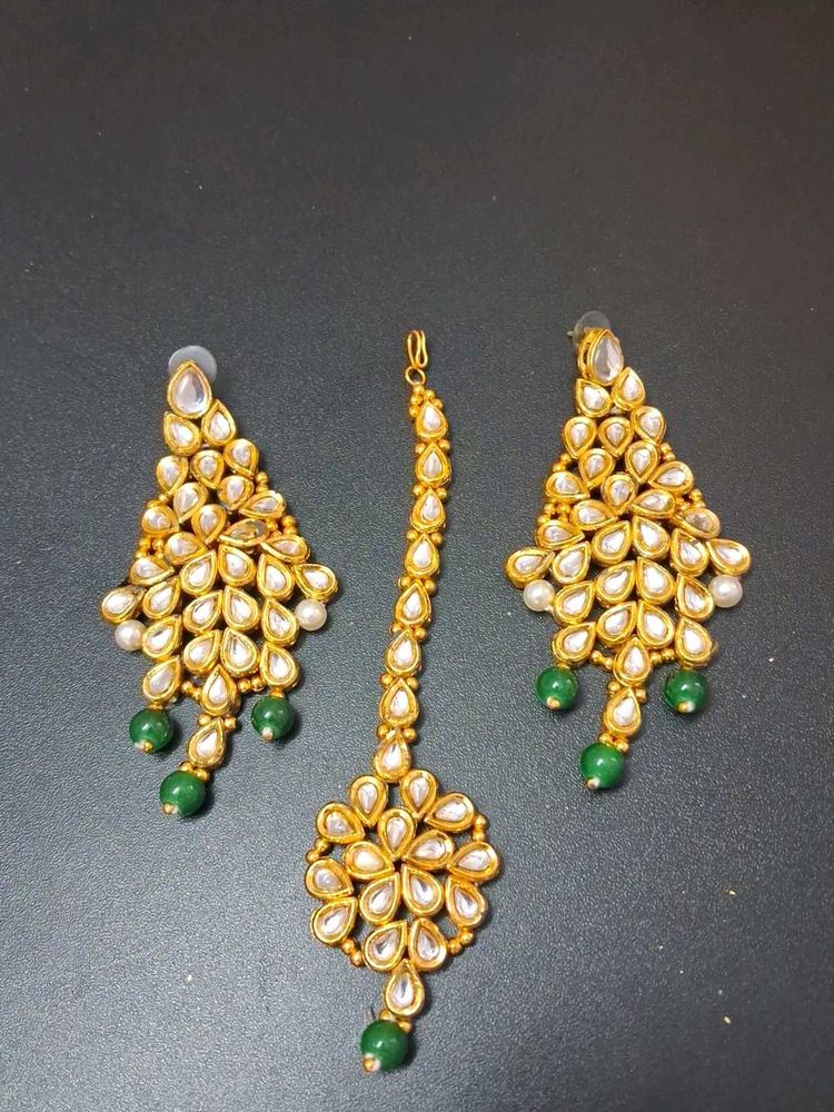 Green Pearled Kundan Earrings And Mangtika