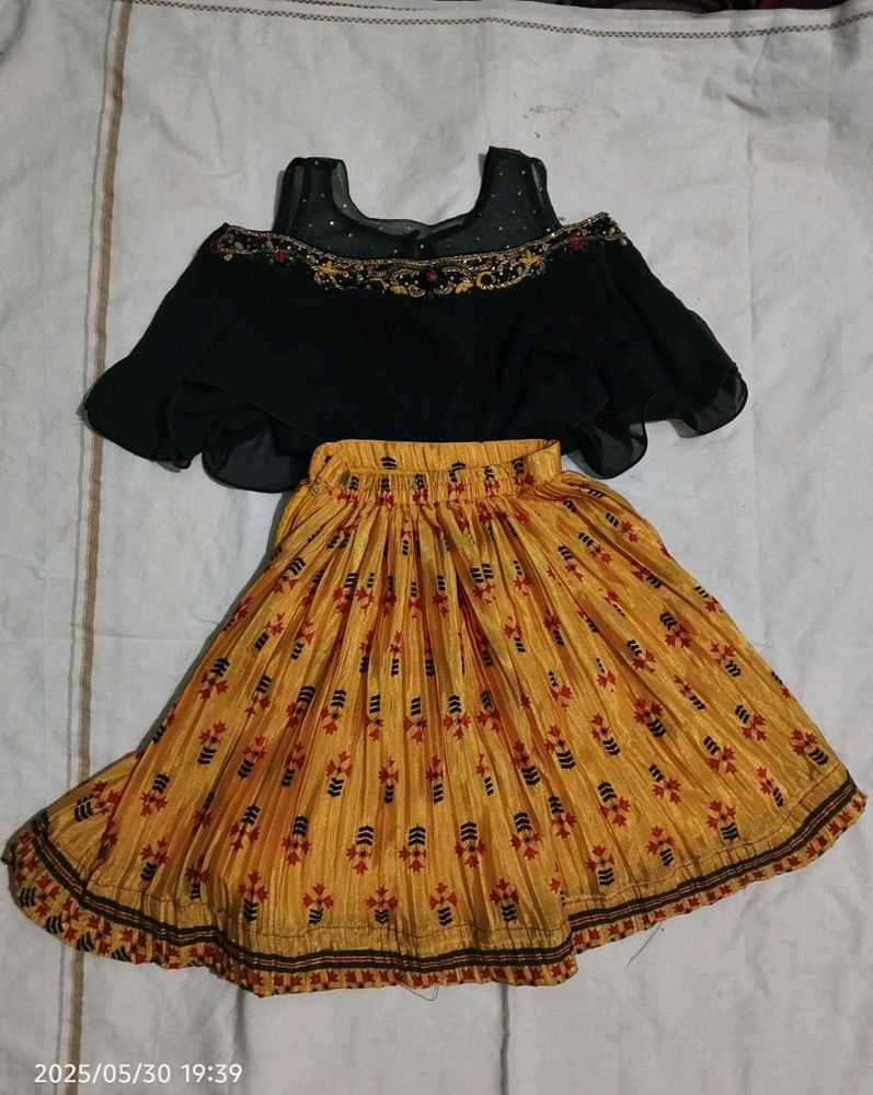 Girls&#39; Festive Top &amp; Skirt Set