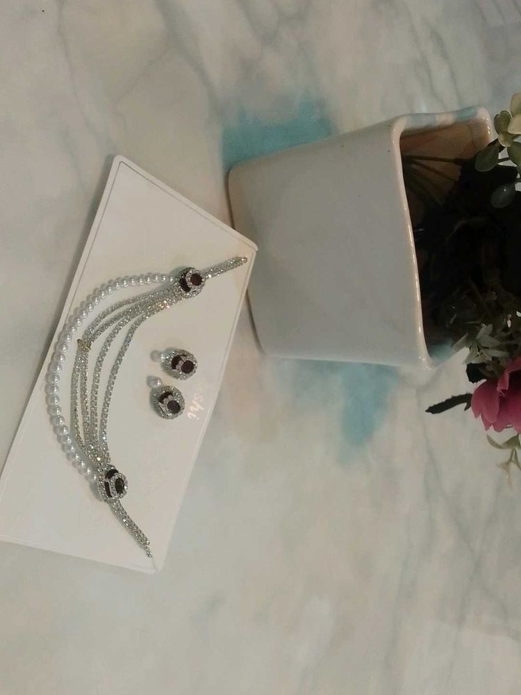 Stone And Pearls Necklace With Earings