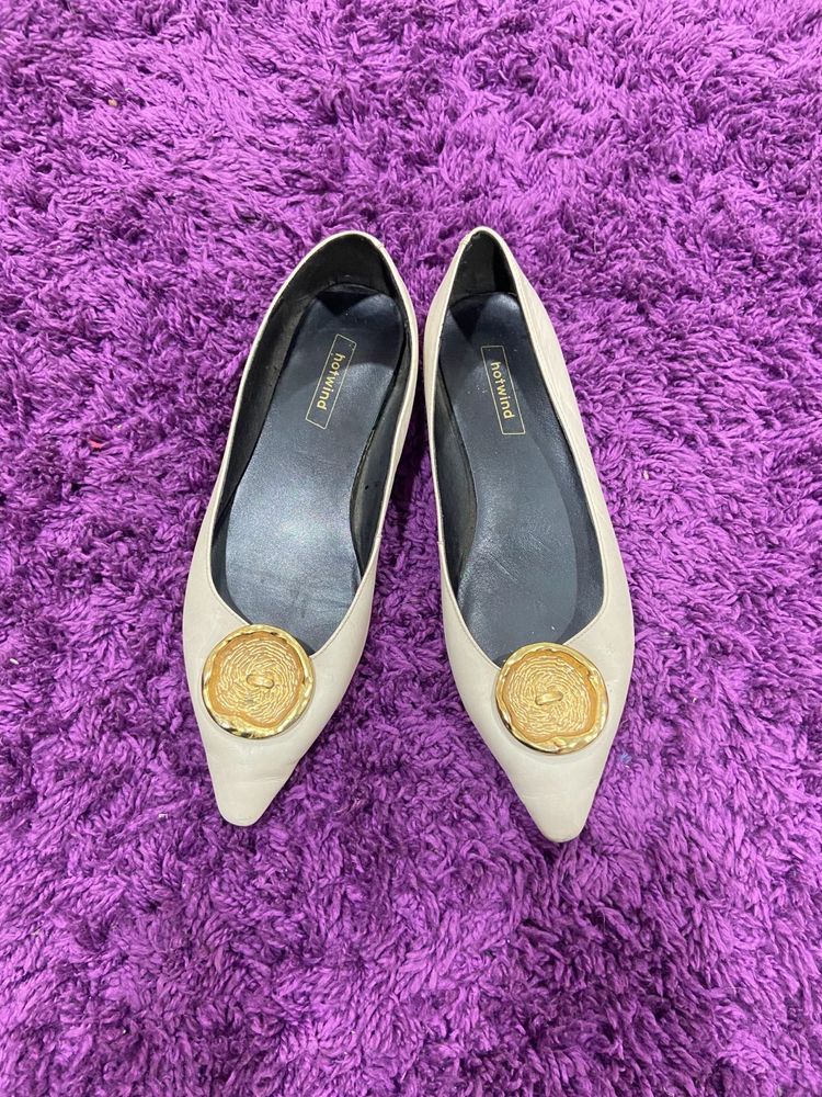 Hotwind Vintage Classic Pointed-Toe Flats